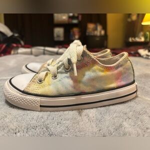 Like new. Tie dye toddler size 9 converse